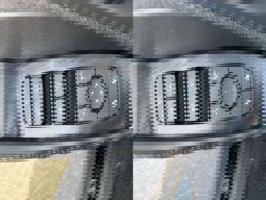 Used 2023 Nissan Rogue SV image 21