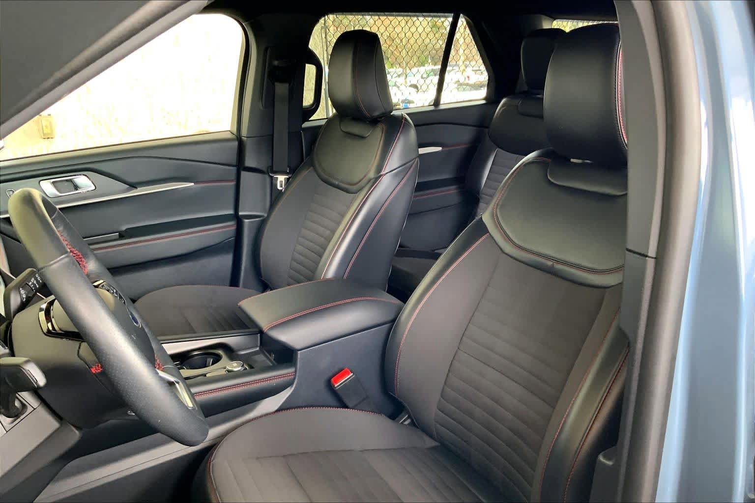 Used 2025 Ford Explorer ST-Line AWD/4WD image 8