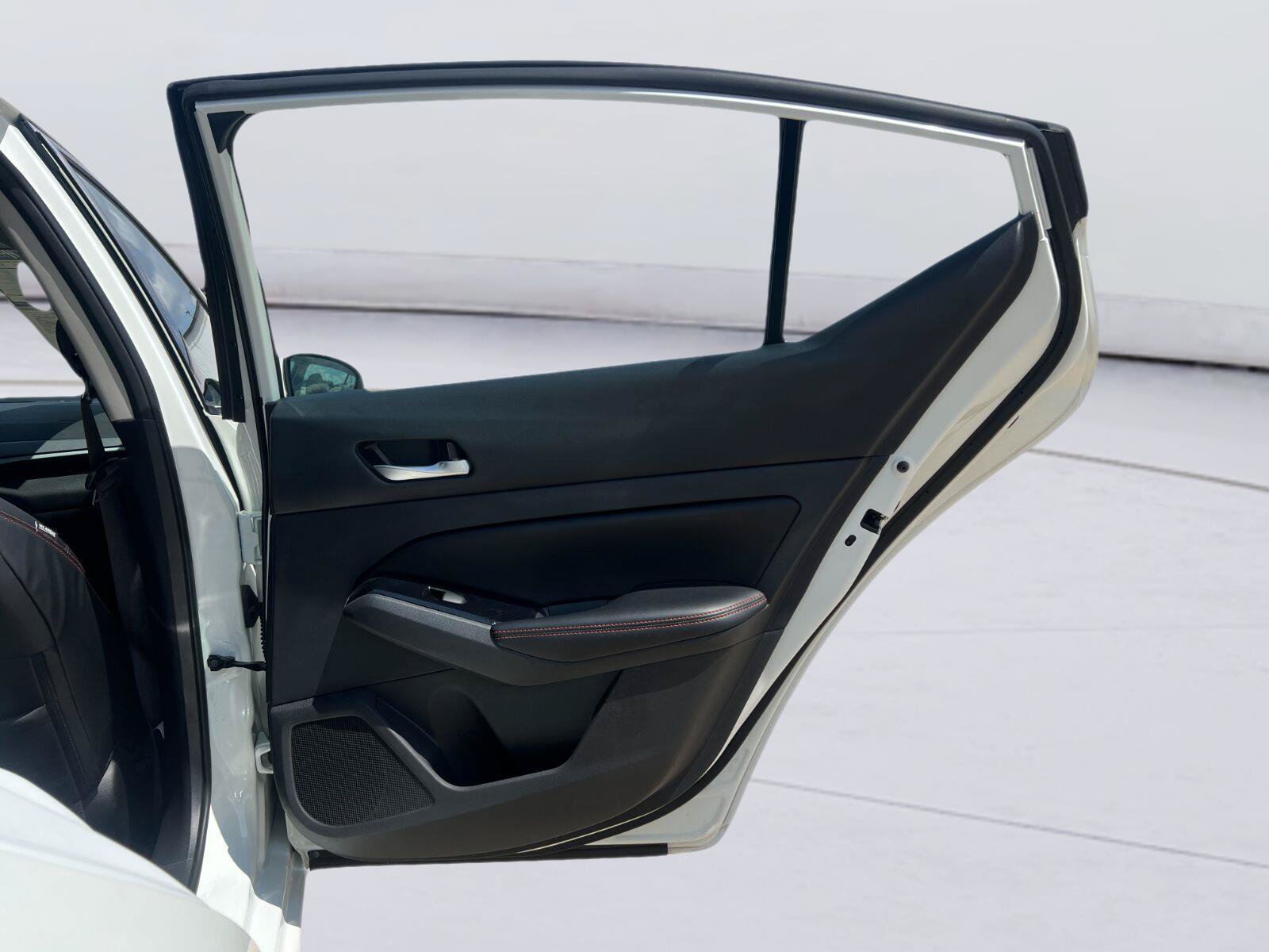 Used 2025 Nissan Altima 2.5 SR FWD image 18