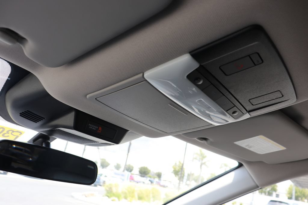 Used 2025 Nissan Rogue SV FWD image 17