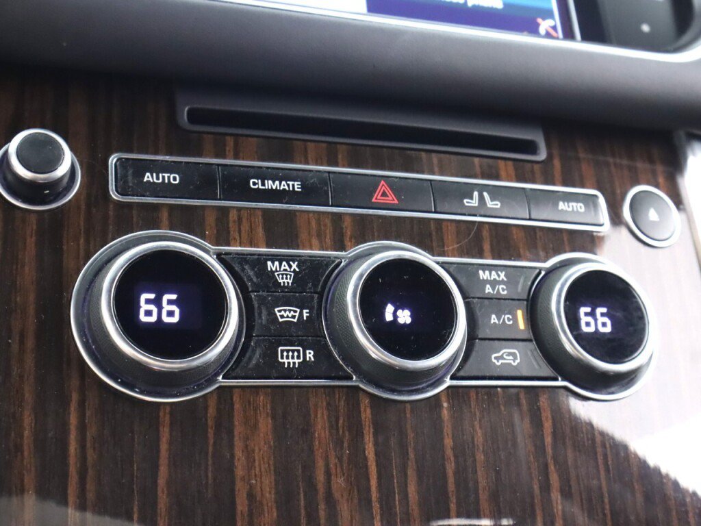 Used 2015 Land Rover Range Rover Supercharged AWD/4WD image 22