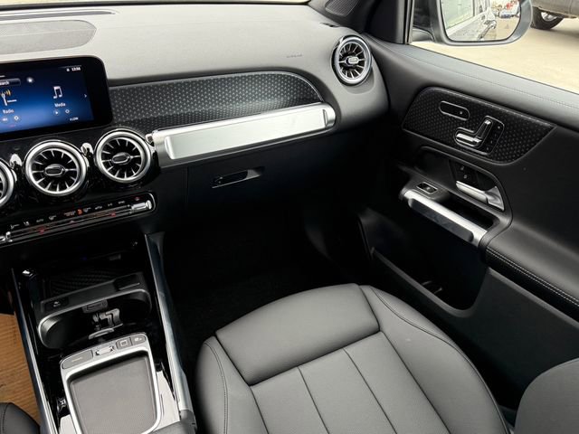 Used 2025 Mercedes-Benz GLB 250 4MATIC image 30