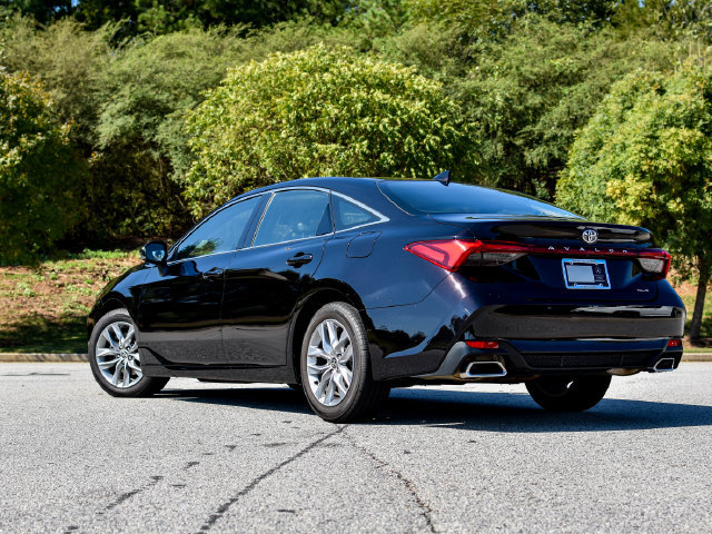 Used 2022 Toyota Avalon XLE w/ Moonroof Package FWD image 5