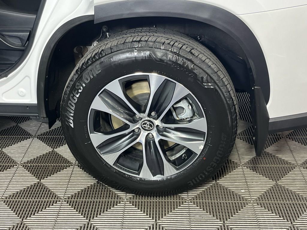 Used 2025 Toyota Highlander XLE image 41