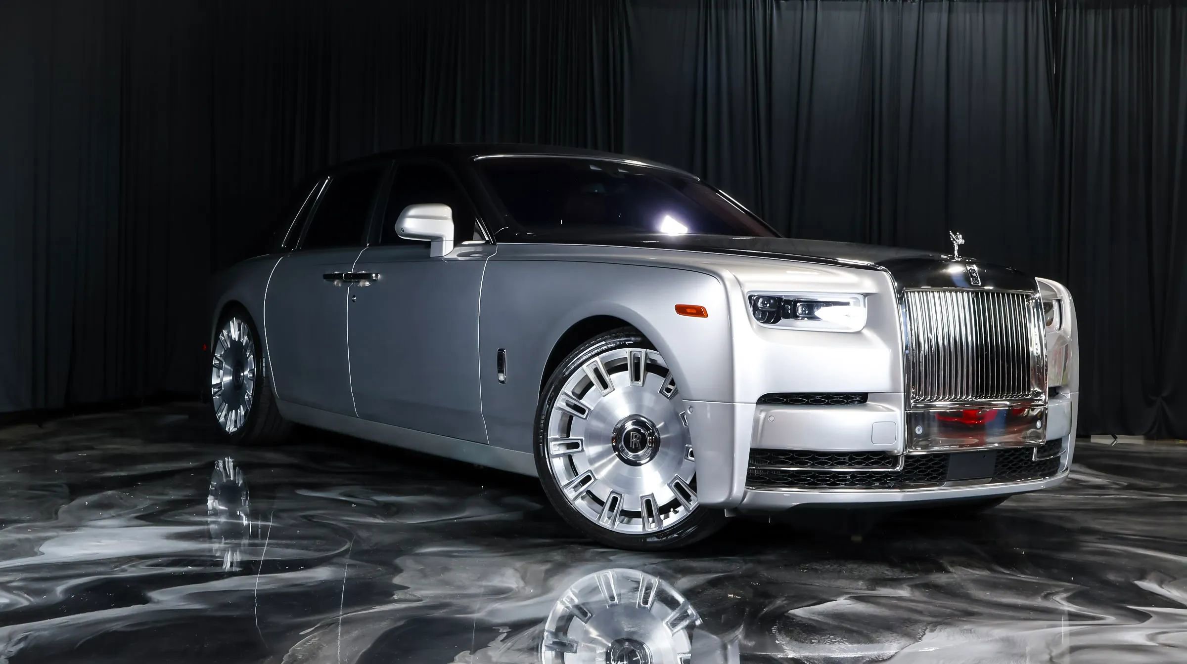 Used 2018 Rolls-Royce Phantom Sedan image 8