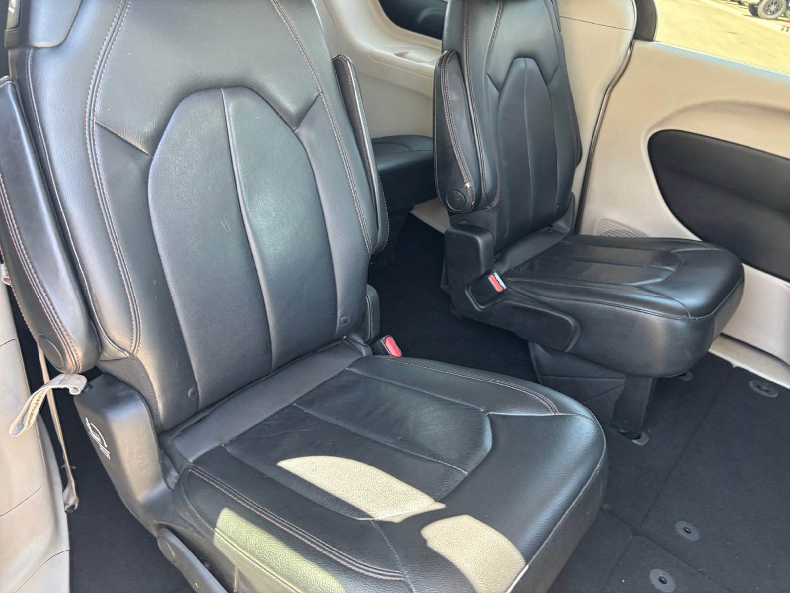 Used 2017 Chrysler Pacifica Touring-L image 18