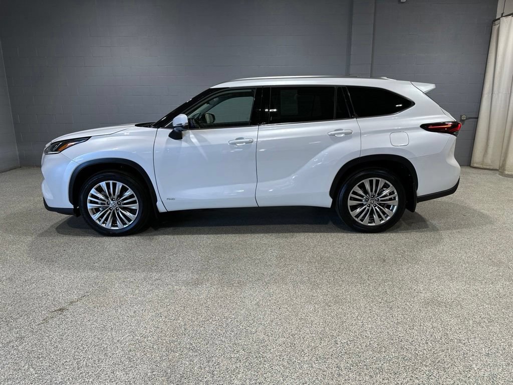 Certified 2026 Toyota Highlander Platinum AWD/4WD image 5
