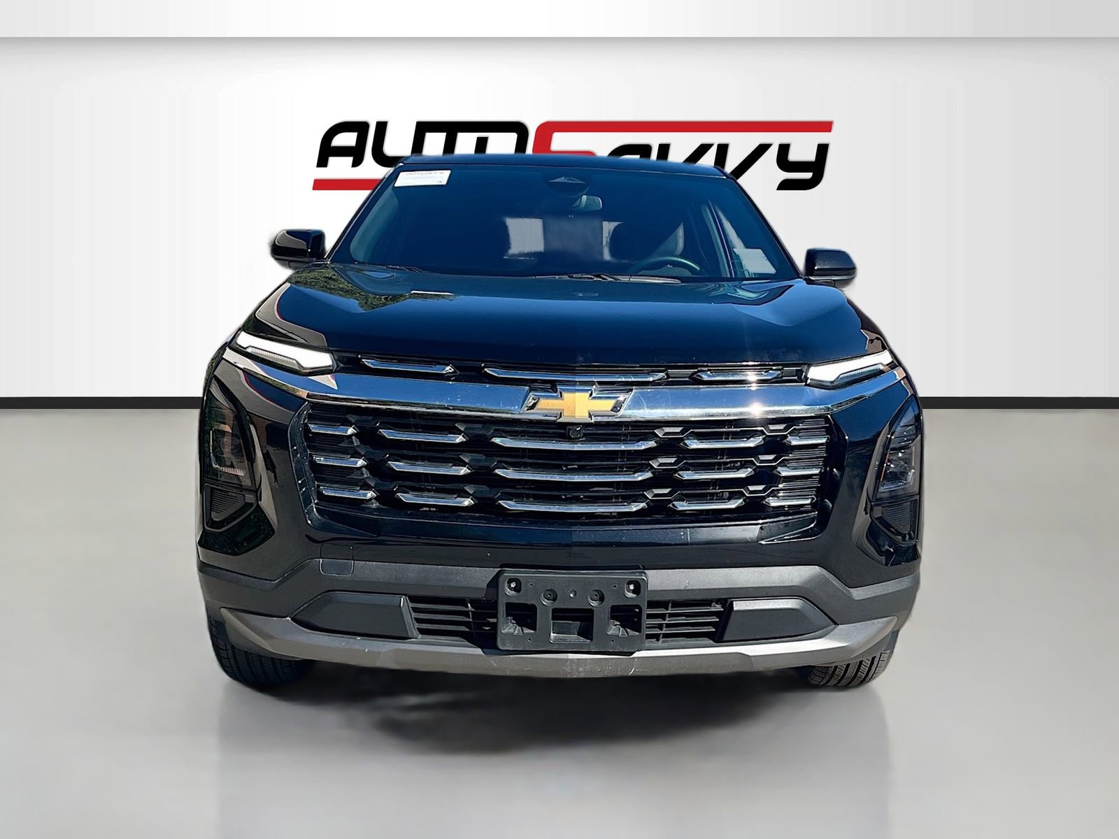 Used 2025 Chevrolet Equinox LT AWD/4WD image 2