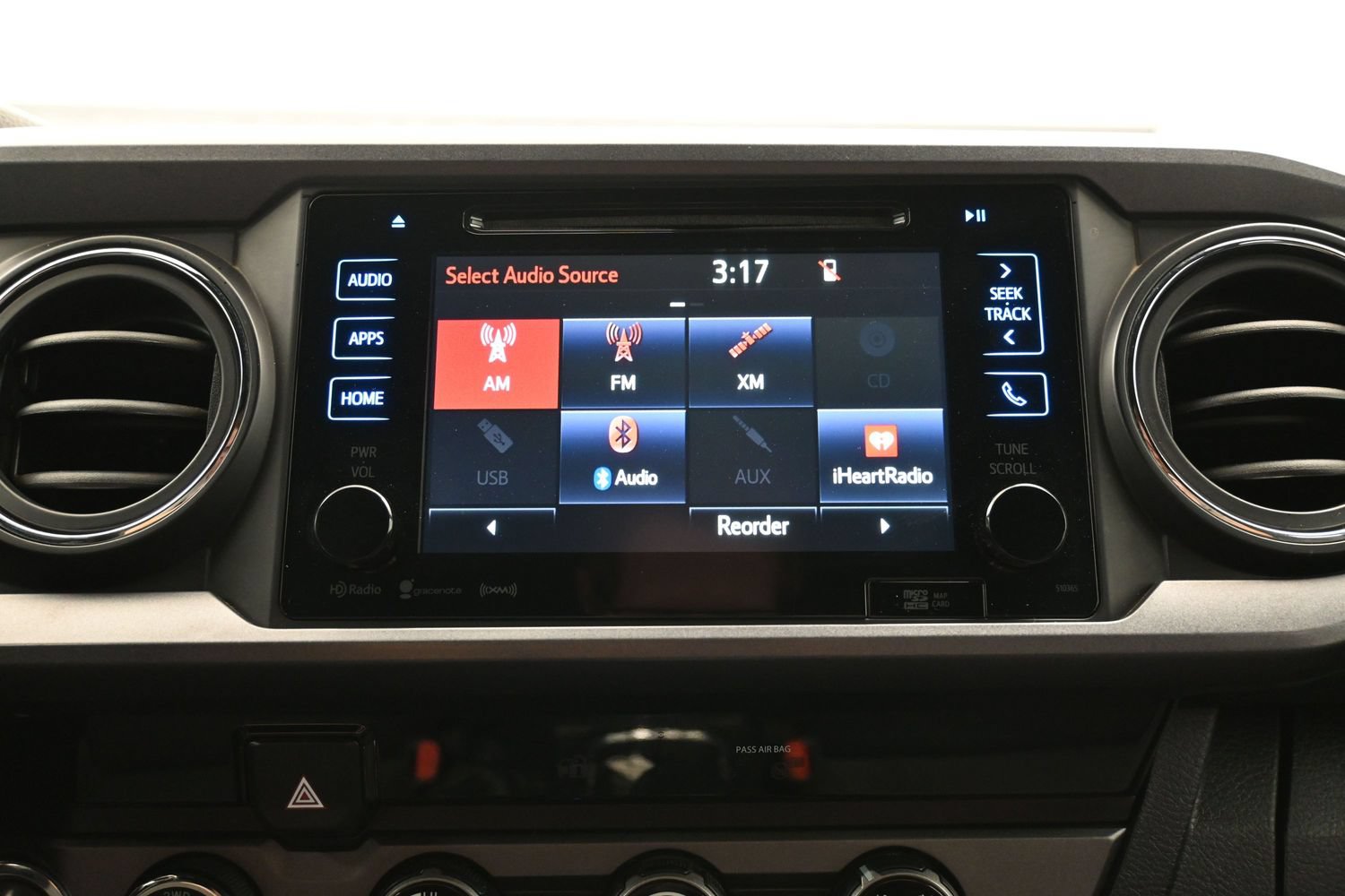 Used 2018 Toyota Tacoma TRD Off-Road AWD/4WD image 32