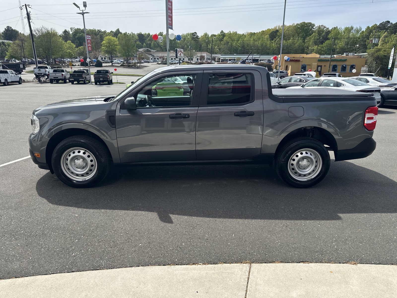 Used 2023 Ford Maverick XL image 5