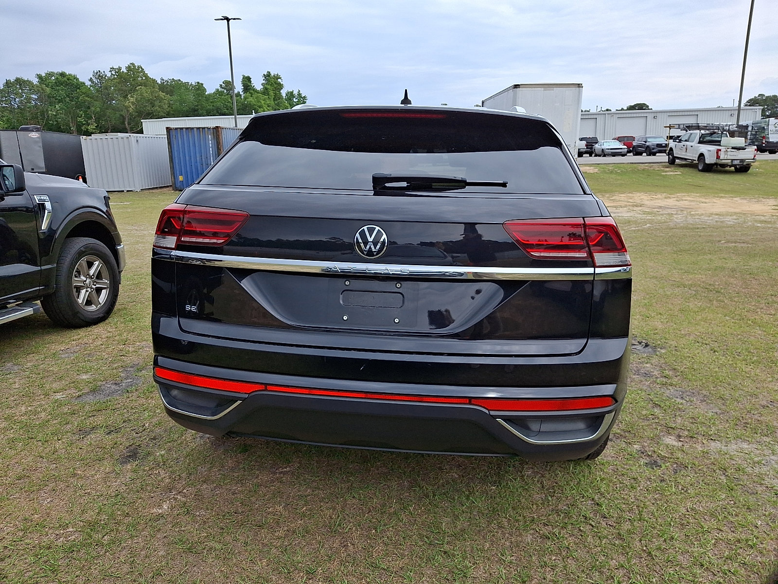 Used 2023 Volkswagen Atlas Cross Sport SE FWD image 5