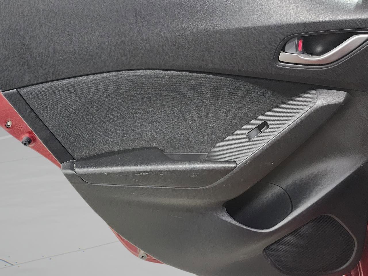 Used 2015 MAZDA MAZDA3 i Touring image 21