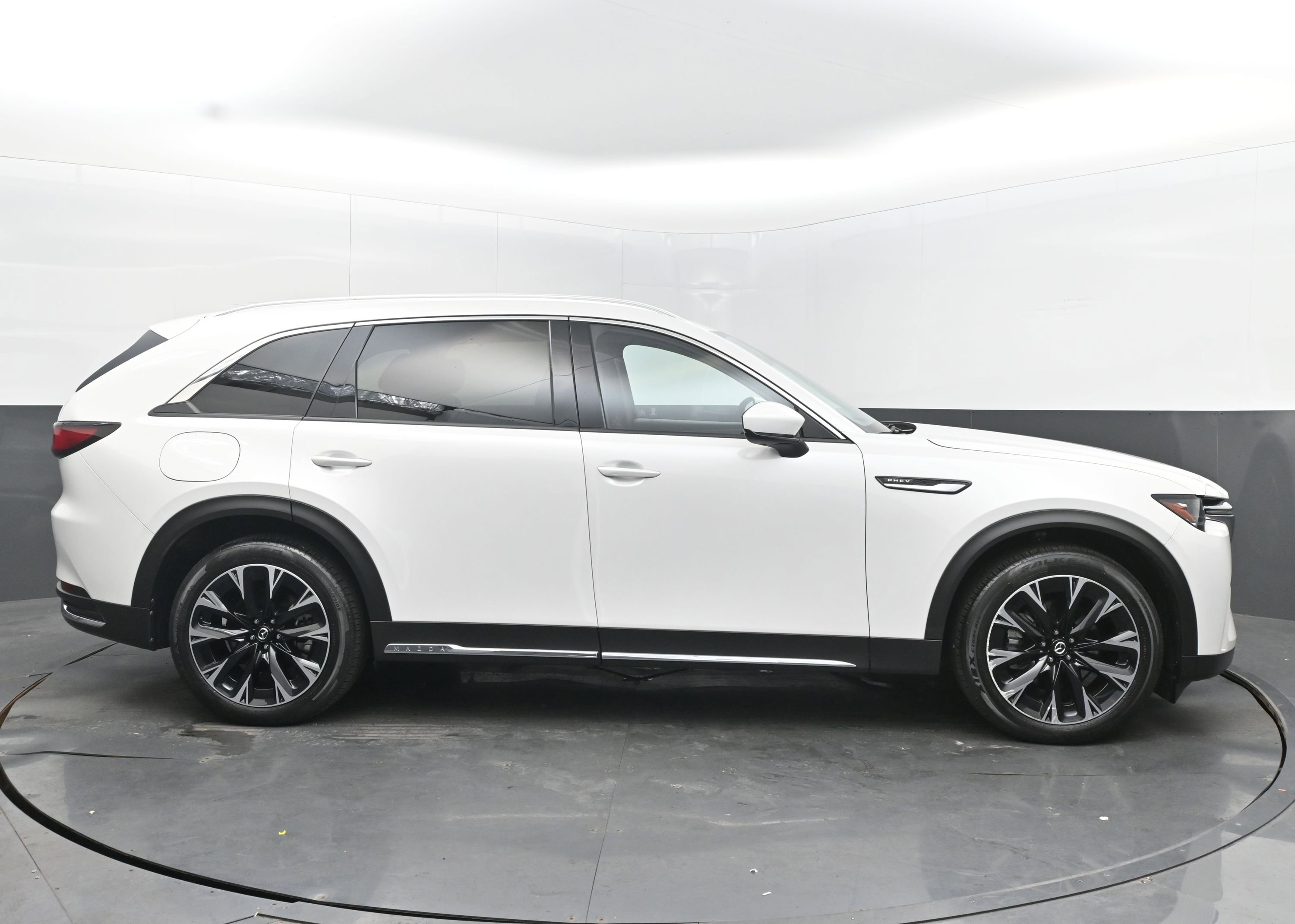 Used 2024 MAZDA CX-90 Plug-In Hybrid w/ Premium Pkg image 10