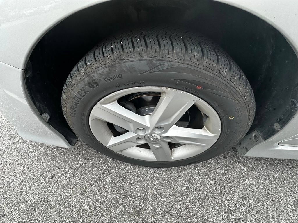 Used 2014 Toyota Camry SE FWD image 23