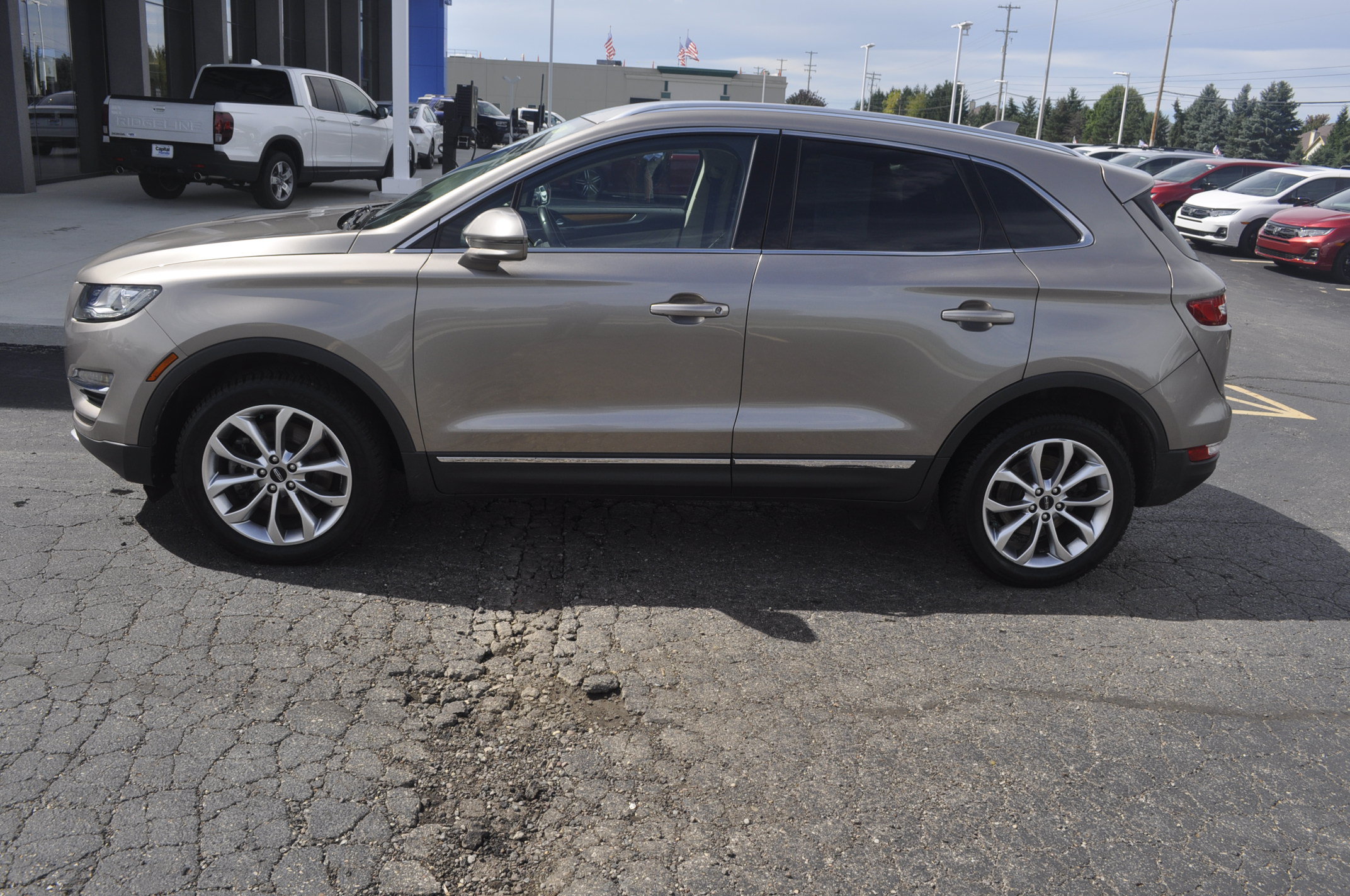 Used 2019 Lincoln MKC Select w/ Select Plus Package AWD/4WD image 4