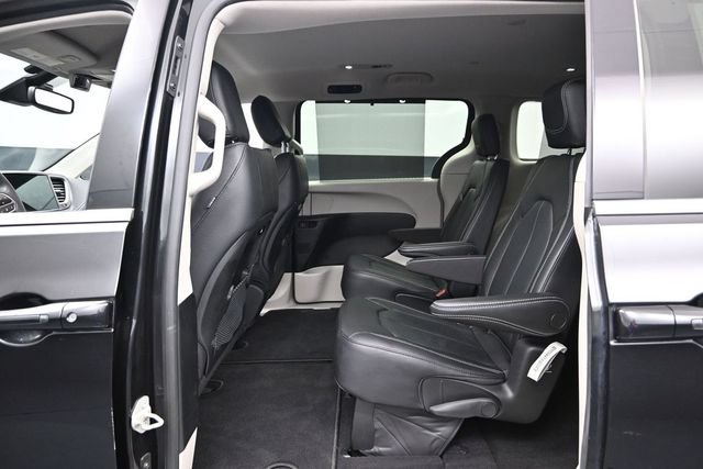 Certified 2022 Chrysler Pacifica Touring-L AWD/4WD image 20