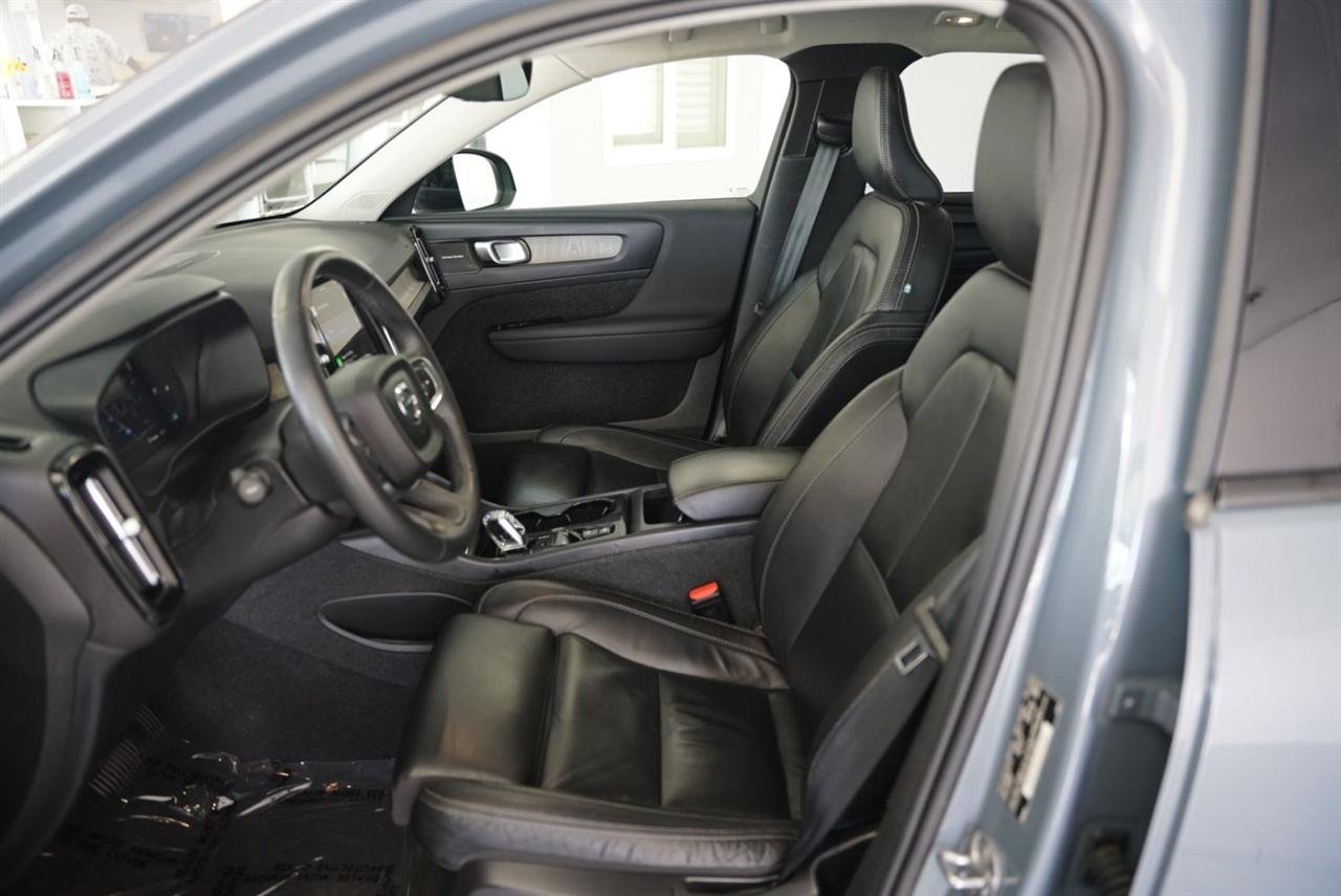 Used 2023 Volvo XC40 B4 Ultimate FWD image 12