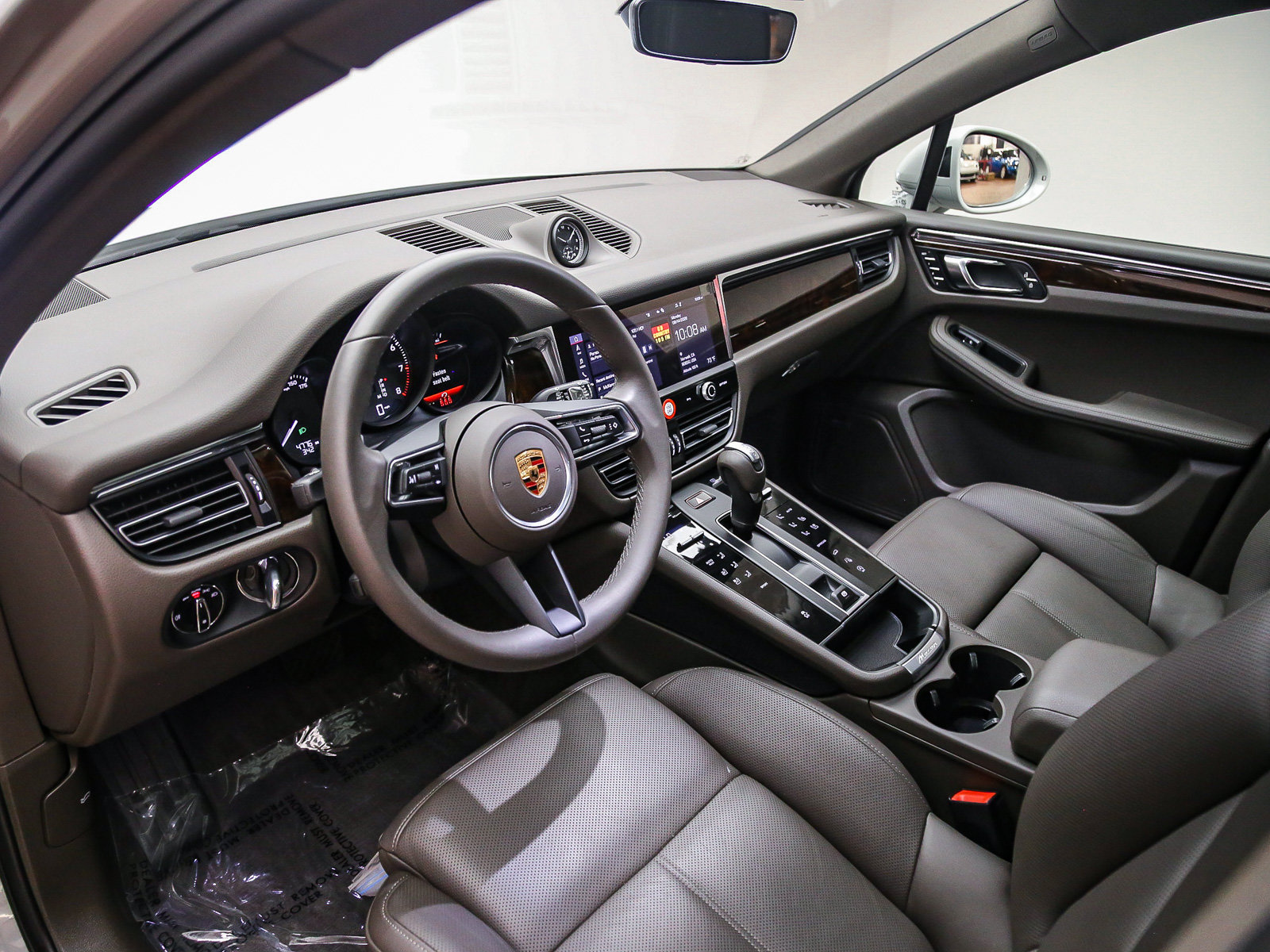 Certified 2026 Porsche Macan AWD/4WD image 9