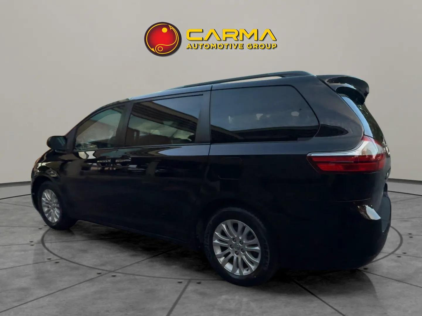 Used 2017 Toyota Sienna XLE Premium image 4