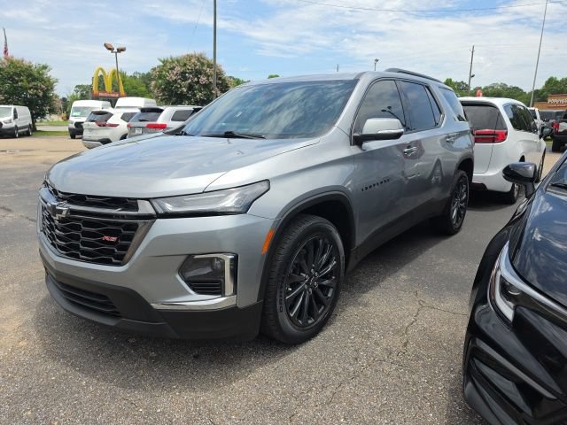 Used 2023 Chevrolet Traverse RS FWD image 1
