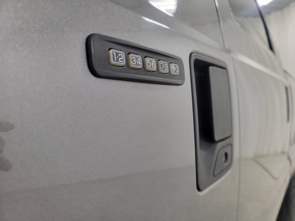 Used 2011 Ford F250 XLT w/ XLT Premium Pkg AWD/4WD image 37