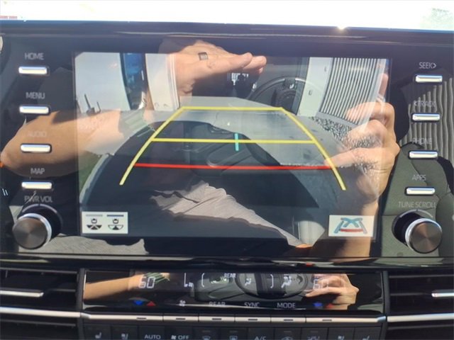 Used 2022 Toyota Sienna Limited image 18