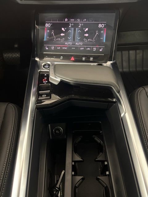 Used 2023 Audi e-tron Premium Plus w/ Premium Plus Package AWD/4WD image 18