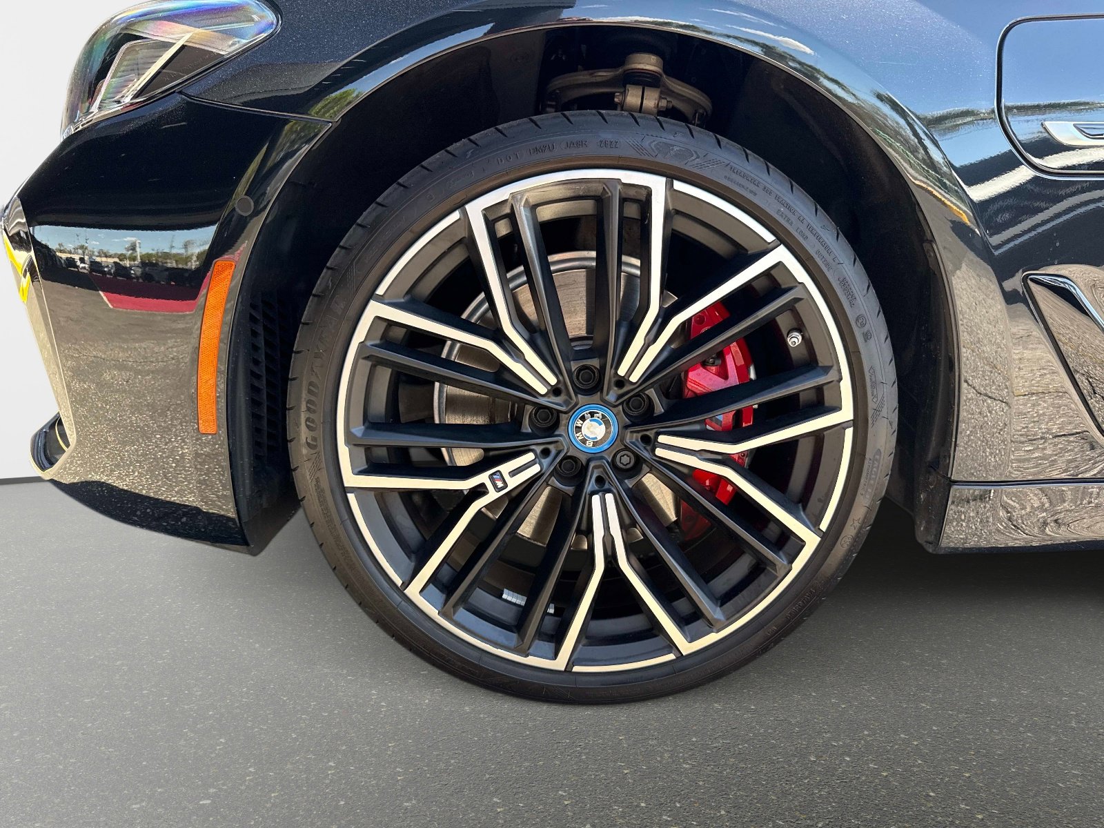 Used 2023 BMW 530e w/ M Sport Package image 12