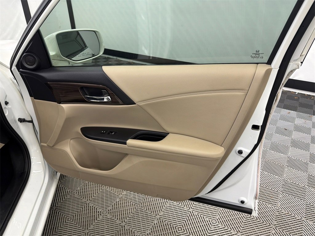 Used 2017 Honda Accord EX image 15