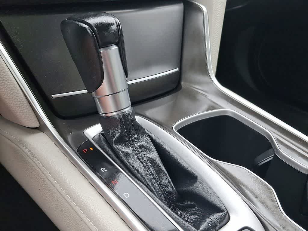 Used 2018 Honda Accord Touring image 12