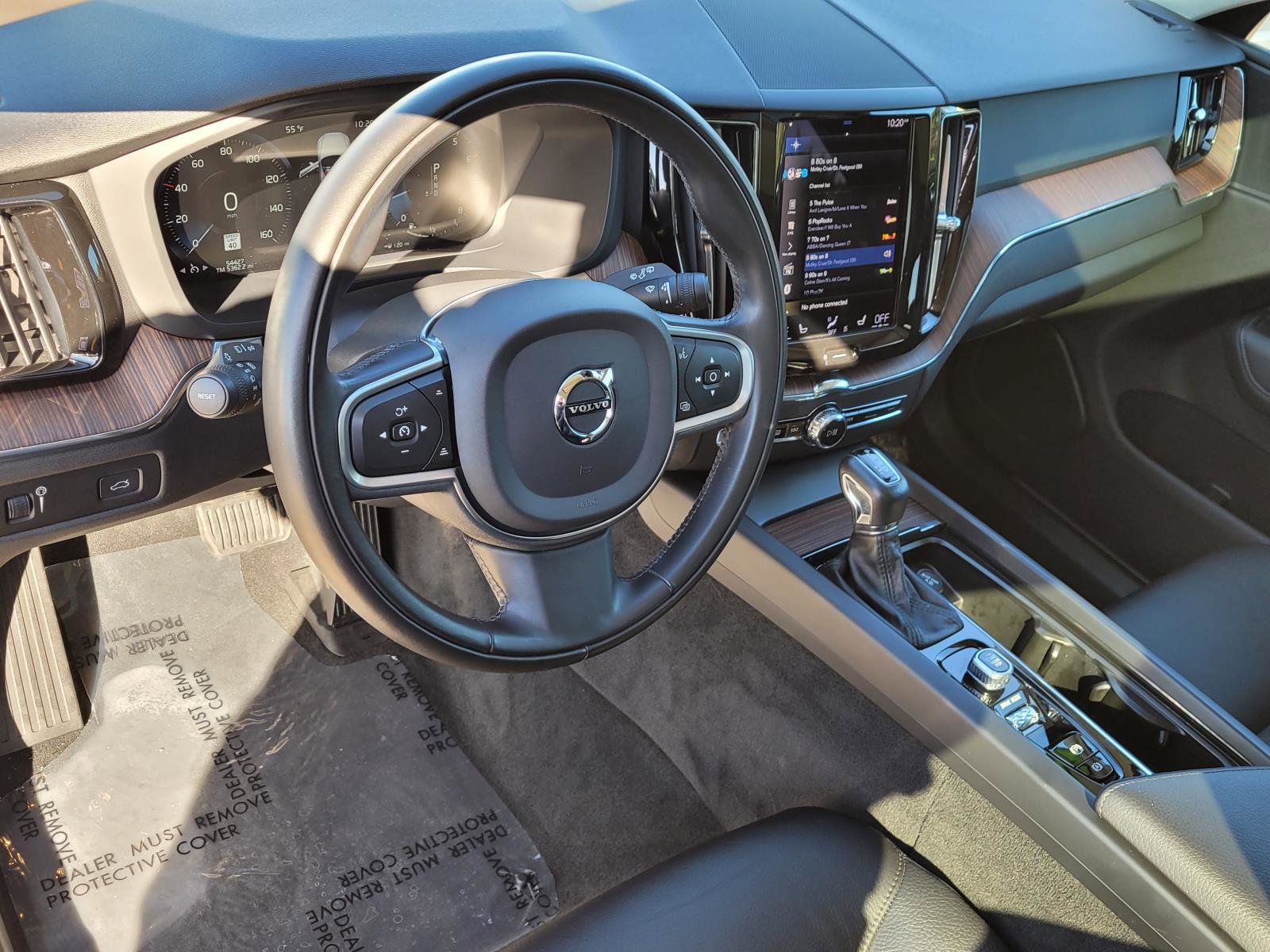 Used 2021 Volvo XC60 T6 Momentum w/ Premium Package image 27