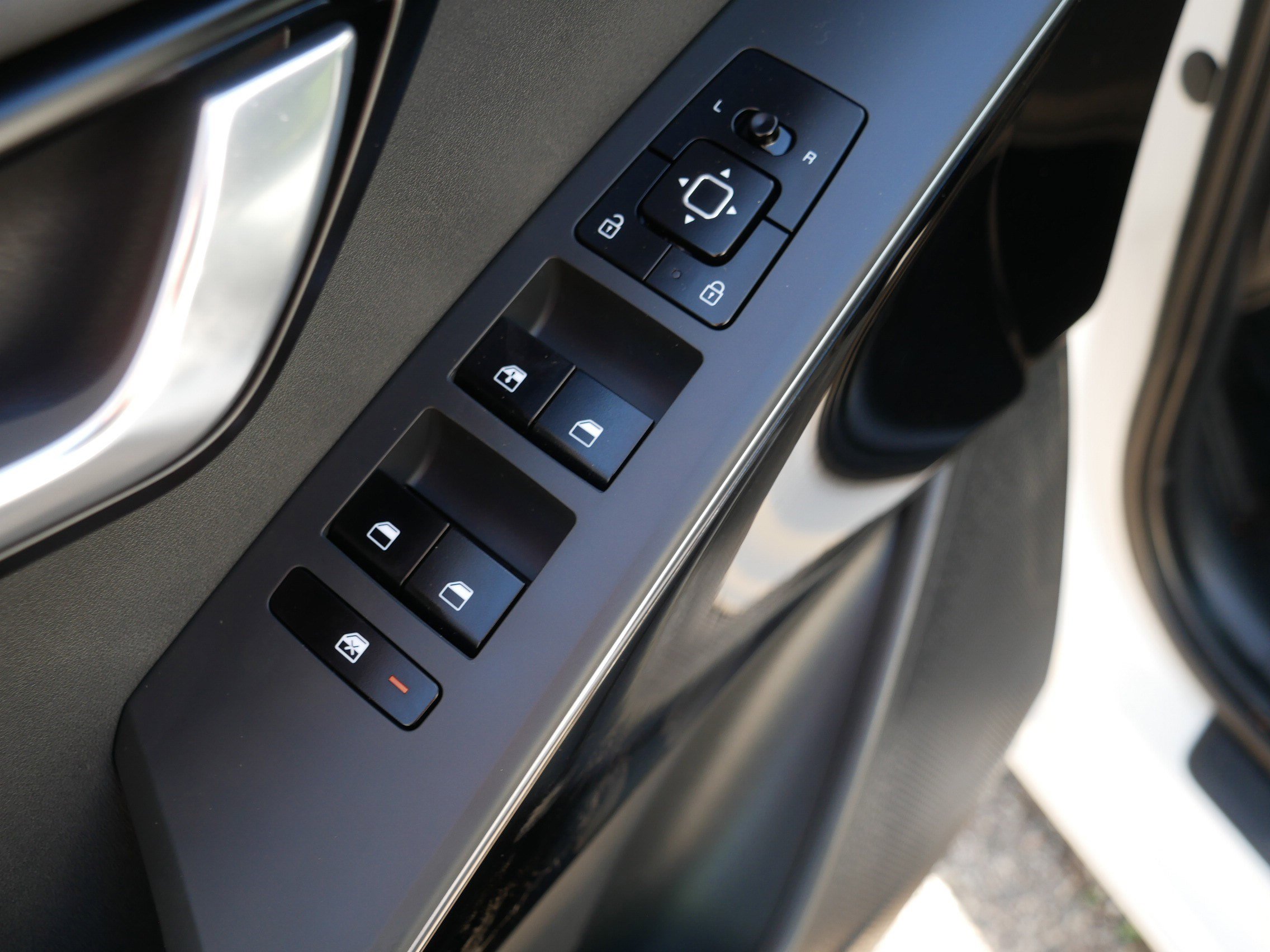 Certified 2024 Kia Niro Wind w/ Wind Preserve Package FWD image 19