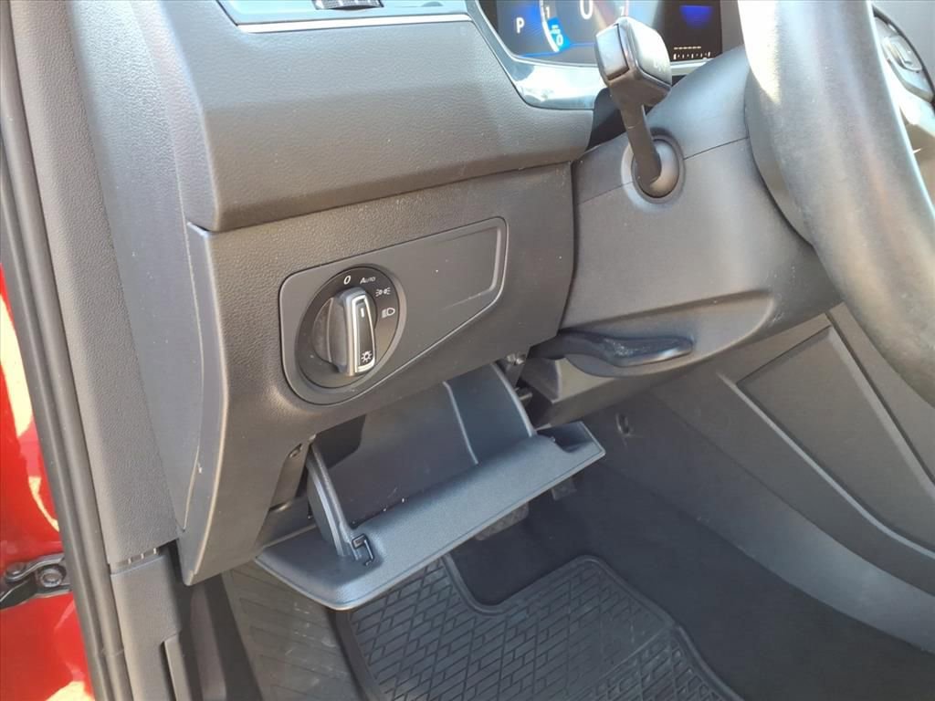 Used 2022 Volkswagen Tiguan SE image 17