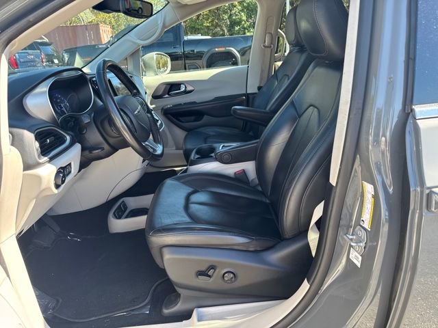 Used 2020 Chrysler Pacifica Touring-L Plus w/ Tire & Wheel Group image 9