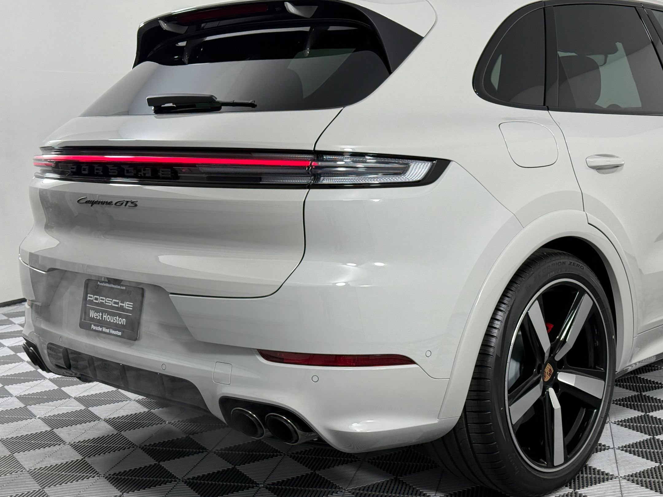New 2026 Porsche Cayenne GTS image 13