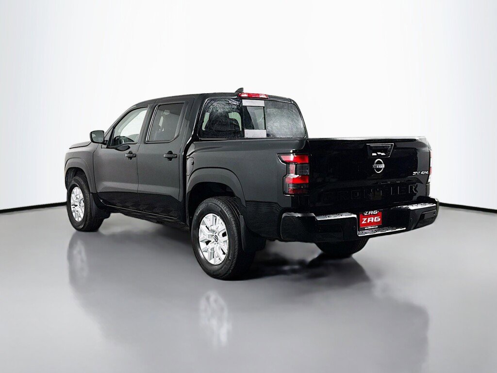 Used 2023 Nissan Frontier SV w/ SV Premium Package image 3