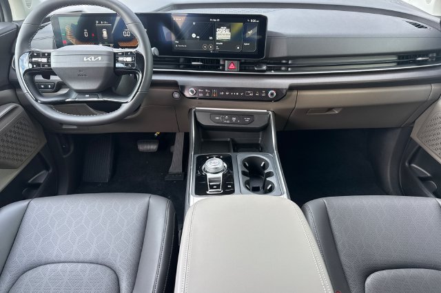 New 2027 Kia Carnival EX FWD image 15