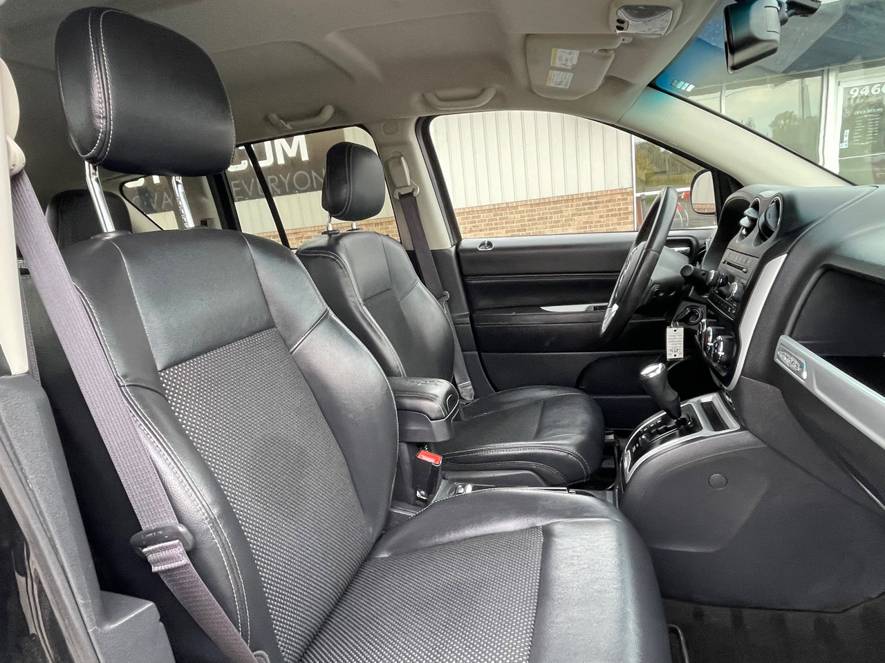 Used 2016 Jeep Compass Latitude image 25