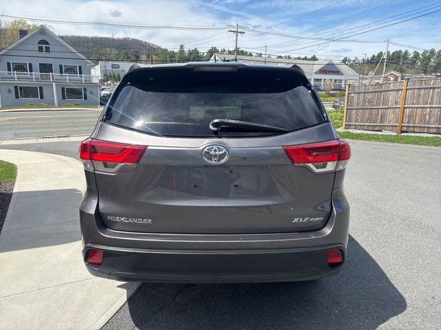 Used 2018 Toyota Highlander XLE AWD/4WD image 13