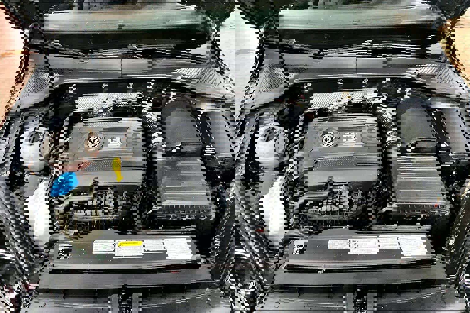 Used 2017 Volkswagen Golf R 4-Door image 12