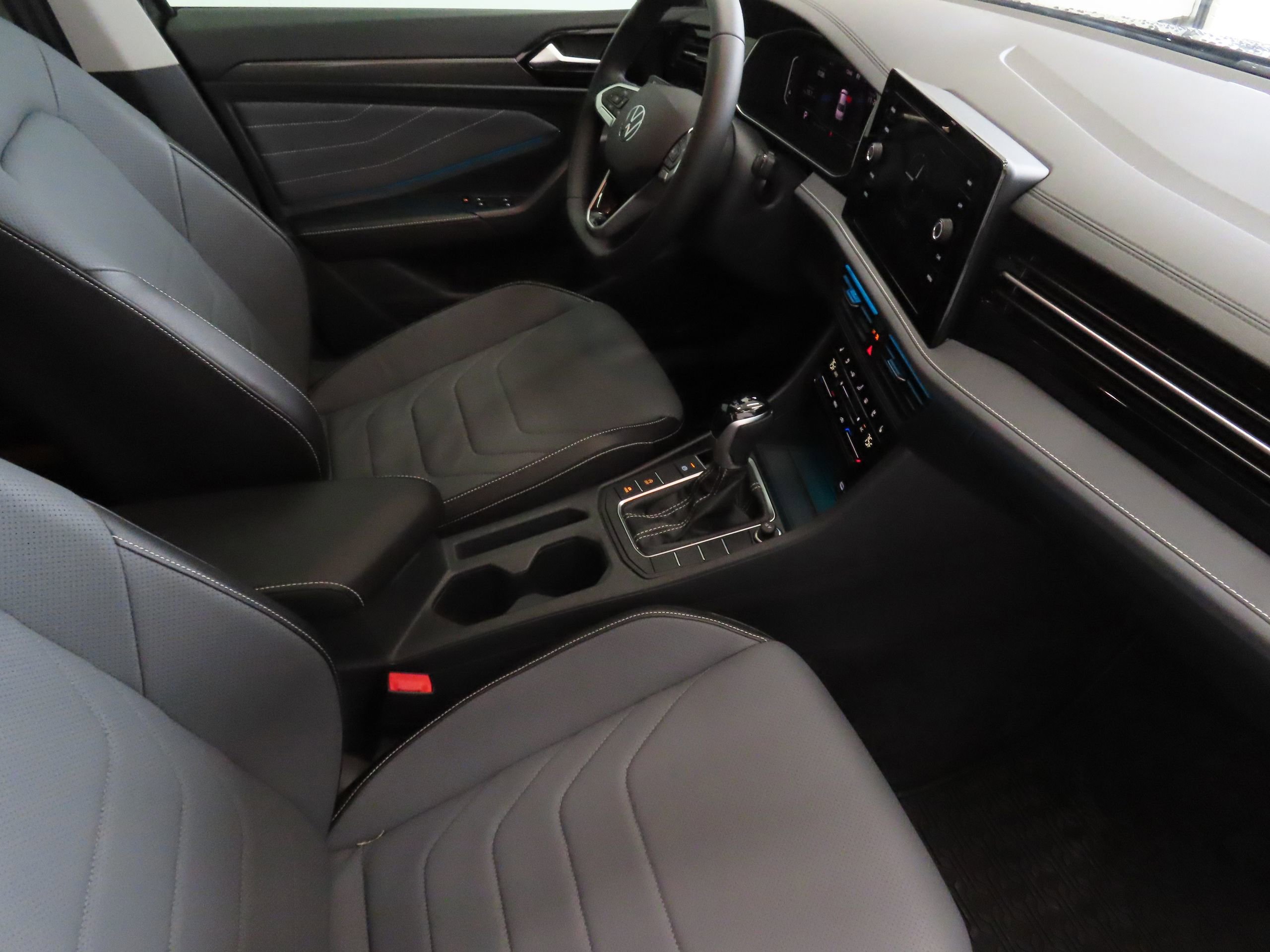 New 2025 Volkswagen Jetta SEL FWD image 22