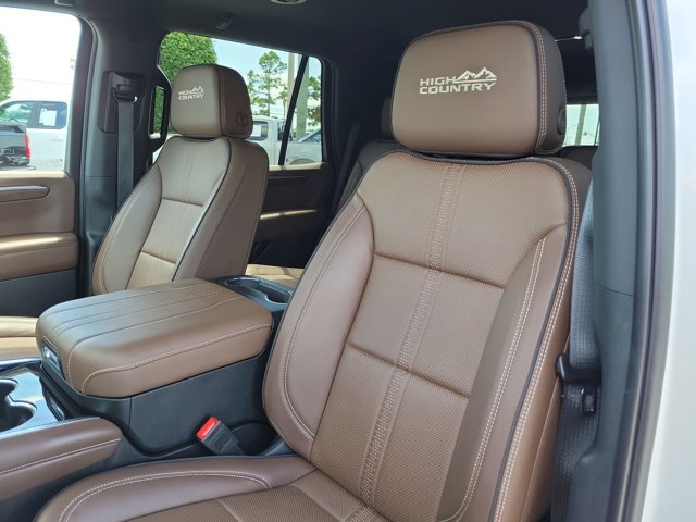 Used 2025 Chevrolet Tahoe High Country AWD/4WD image 23