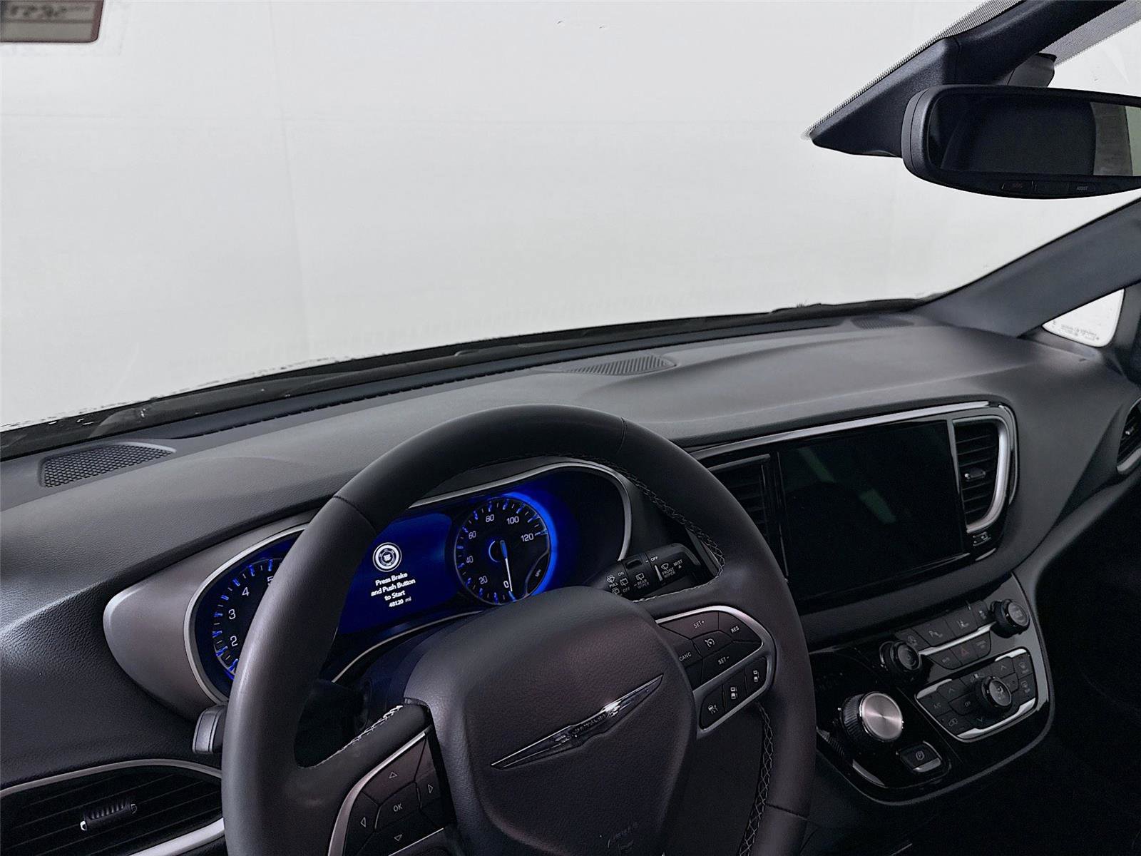 Used 2025 Chrysler Pacifica Select image 23