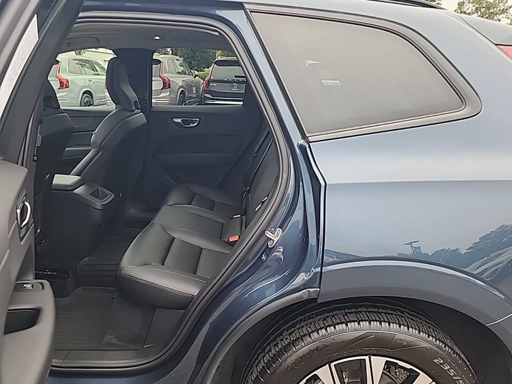 Used 2024 Volvo XC60 B5 Core w/ Protection Package Premier AWD/4WD image 14