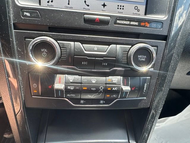 Used 2017 Ford Explorer XLT w/ Equipment Group 202A AWD/4WD image 20