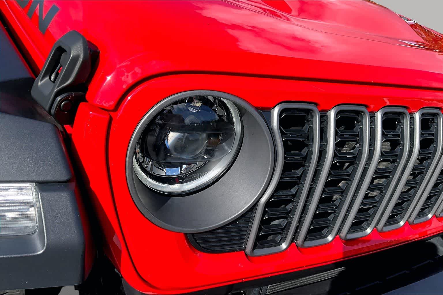 Used 2025 Jeep Wrangler Unlimited Rubicon AWD/4WD image 27