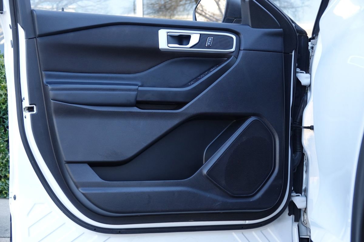 Used 2020 Ford Explorer XLT image 36