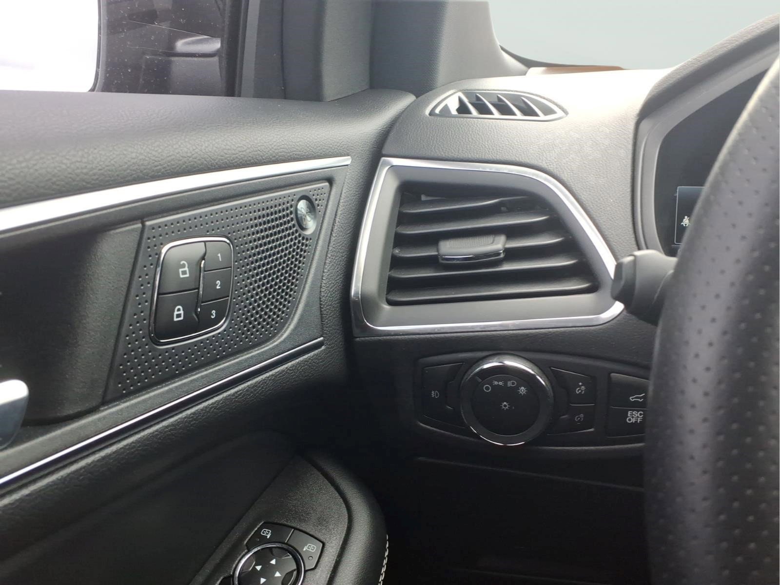 Used 2023 Ford Edge ST AWD/4WD image 21