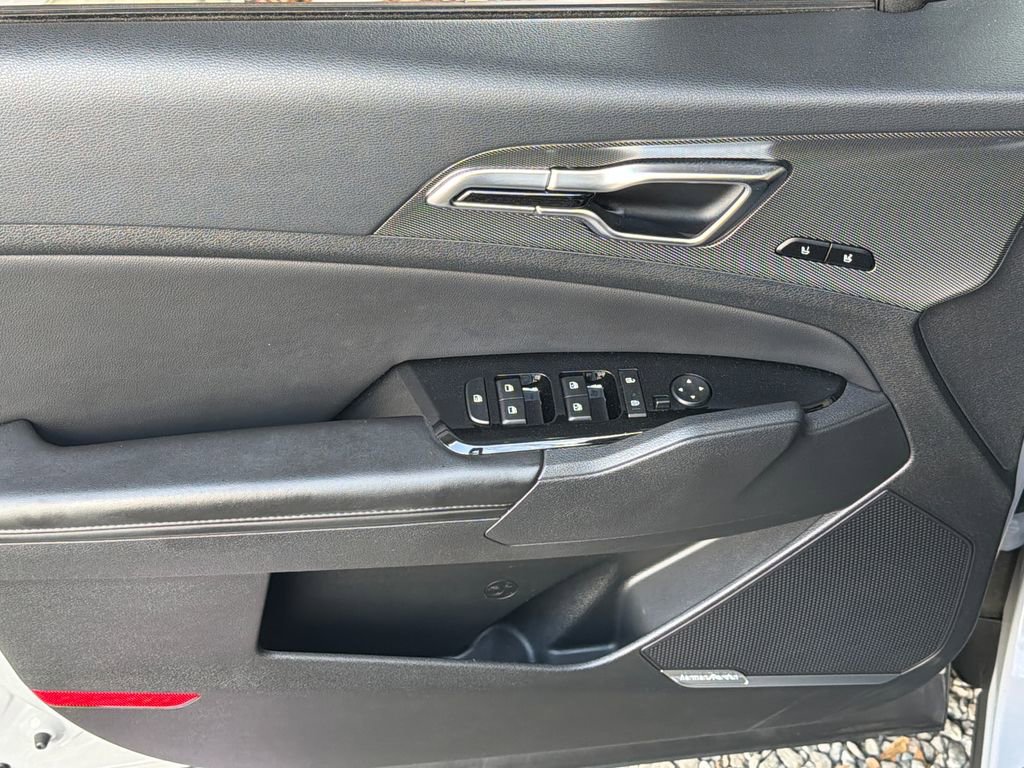 Used 2024 Kia Sportage SX image 3