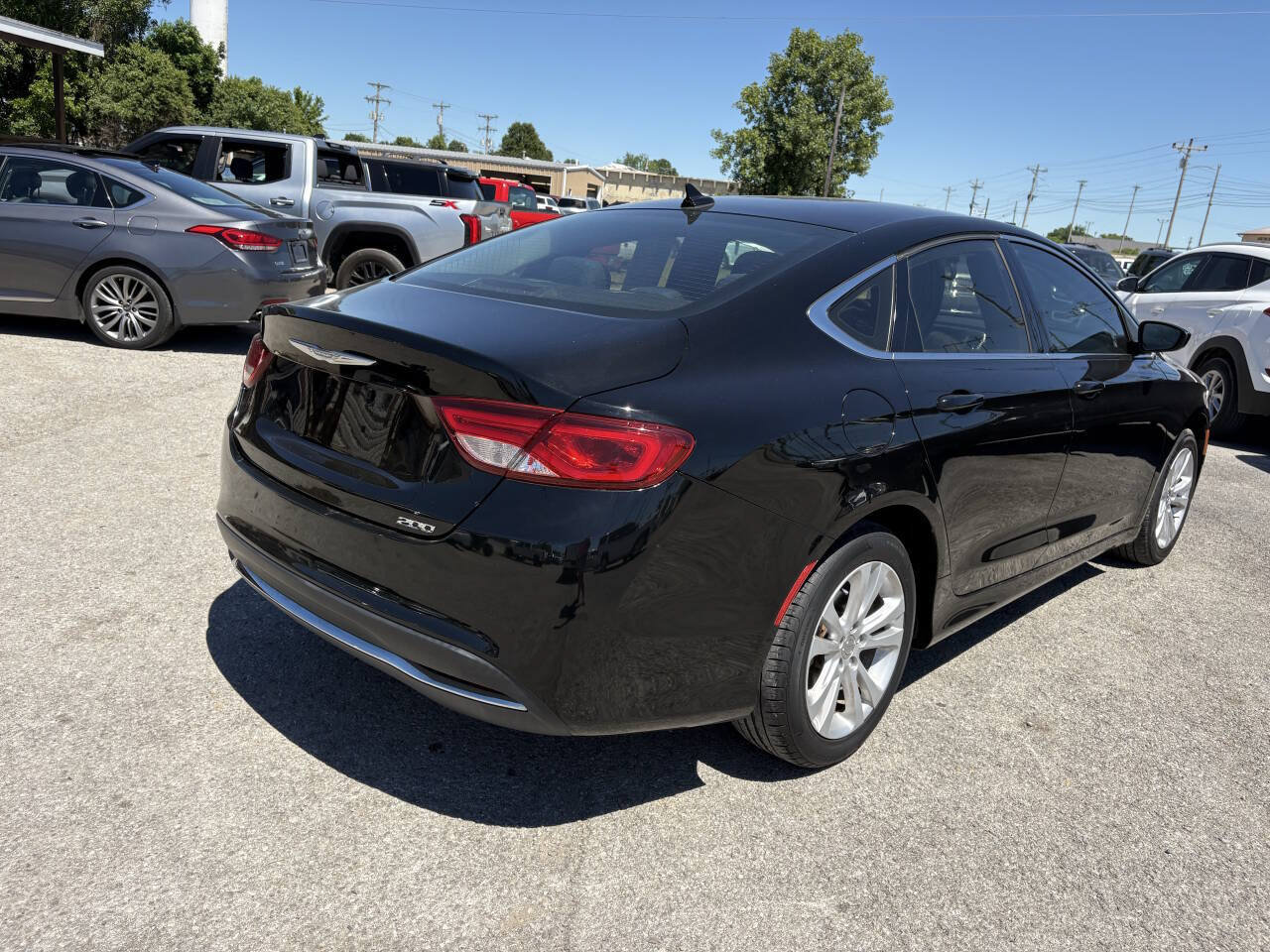 Used 2016 Chrysler 200 Limited w/ Anniversary Edition FWD image 7